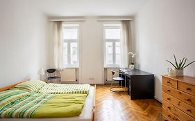 Vintage Living In The Heart Of Vienna.
